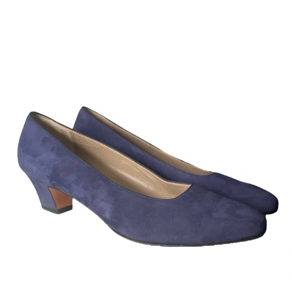 Authentic Vintage Salvatore Ferragamo Navy Blue suede pumps heels